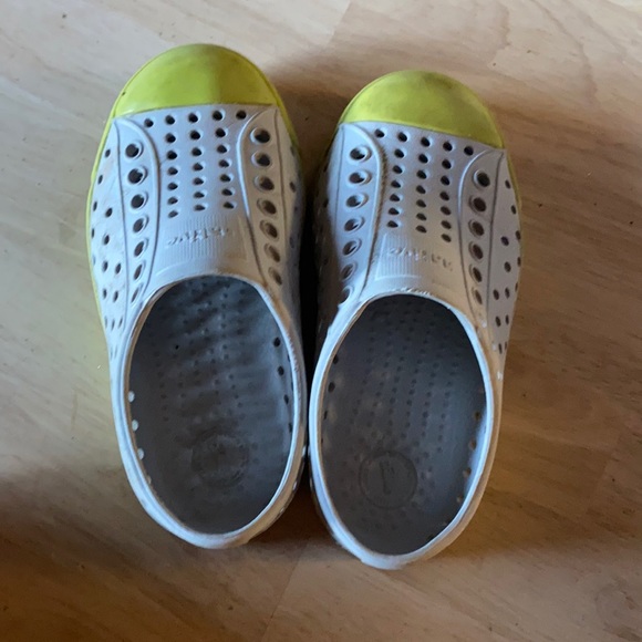 Native Shoes - Picture 1 of 4